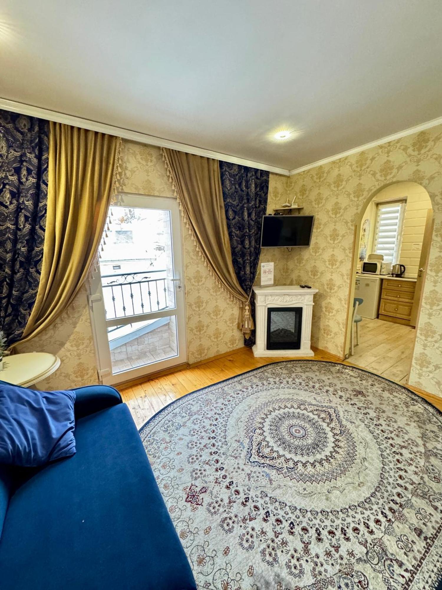 Little Paris Apartment Chernivtsi Exterior foto